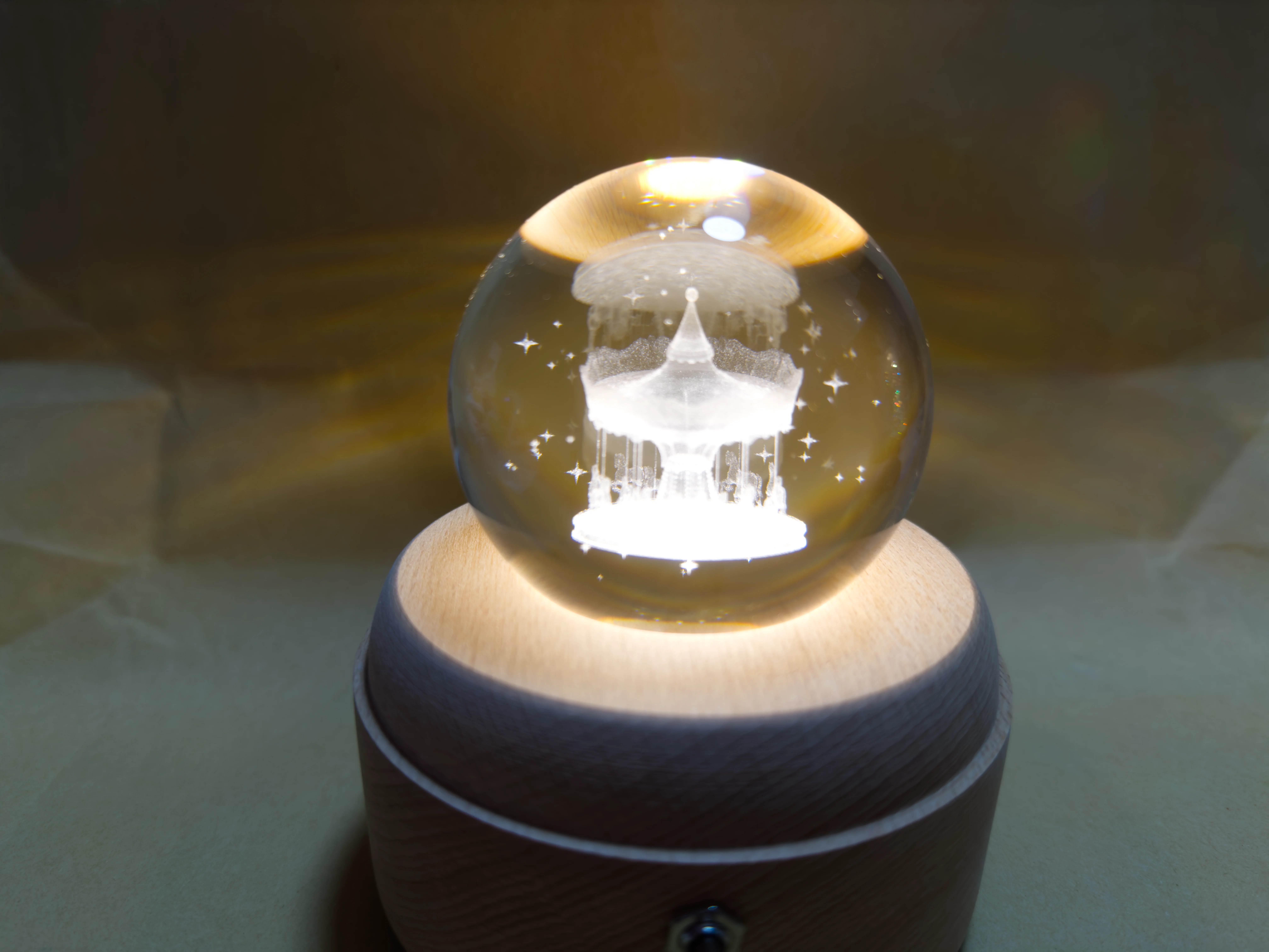 发光雪景水晶球